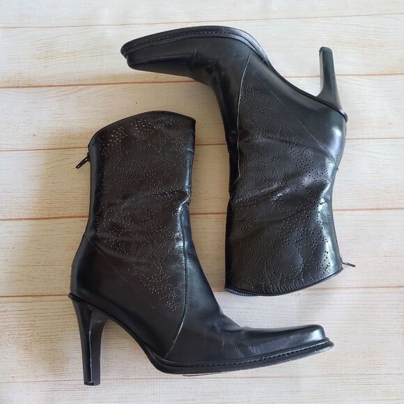 Arturo Chiang Leather Pointy Toe Perforated Heeled Bootie Boots Black Size 7M - Picture 1 of 16